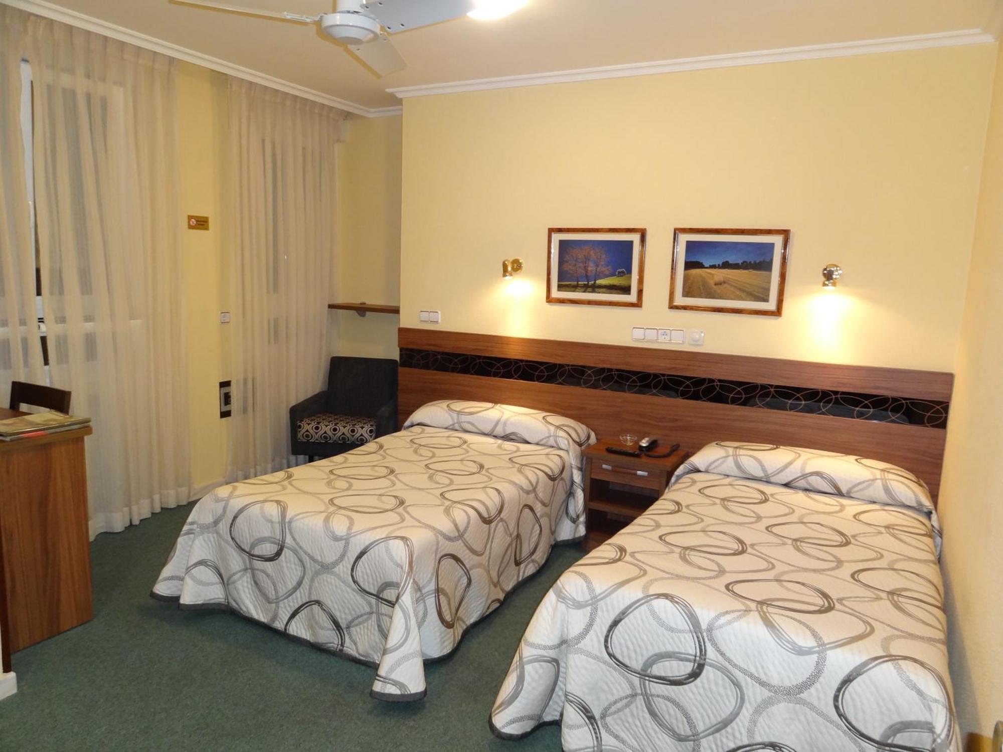 Double or Twin Room,64290379:JPEG